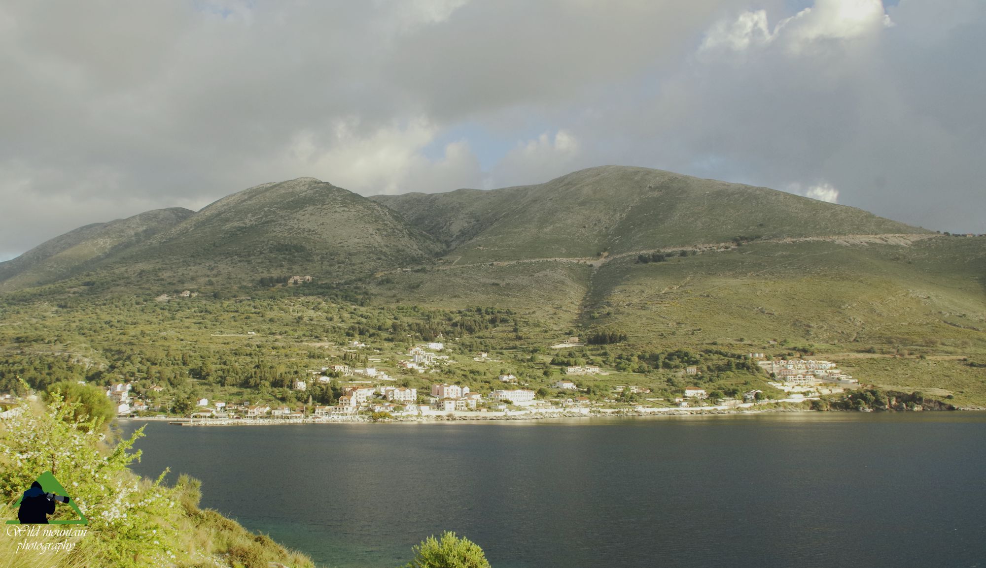 Οι βιότοποι της Κεφαλονιάς: Το Καλό Όρος (901 μ.) υψώνεται στη βάση της χερσονήσου της Ερύσσου