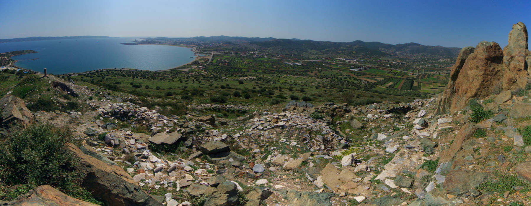 Πανοραμική εικόνα της Λαυρεωτικής από την ακρόπολη του Θορικού
