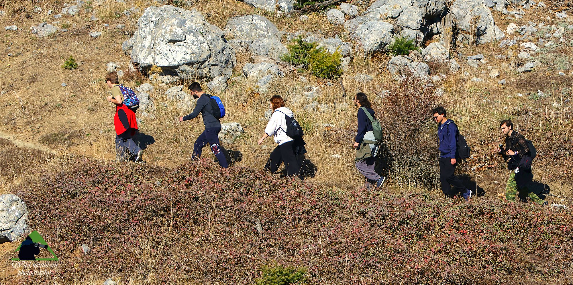 Κεντρική Πάρνηθα, Κυκλική διαδρομή Μπάφι-Σκίπιζα-Μόλα-Μπάφι: Μια ομάδα πεζοπόρων διασχίζει το πρώτο τμήμα του μονοπατιού