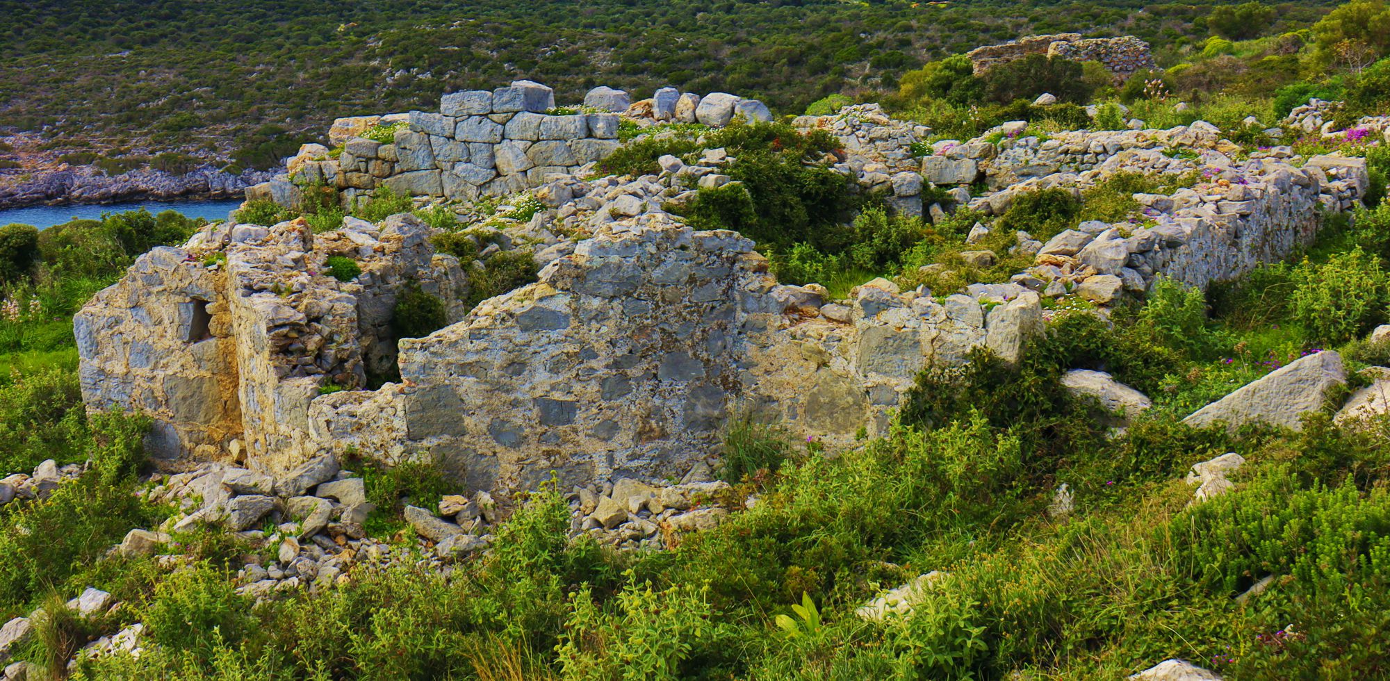 Hiking in Kyparissi, Monemvasia, Vatika and Cape Maleas: Η ακρόπολη του Ζάρακα