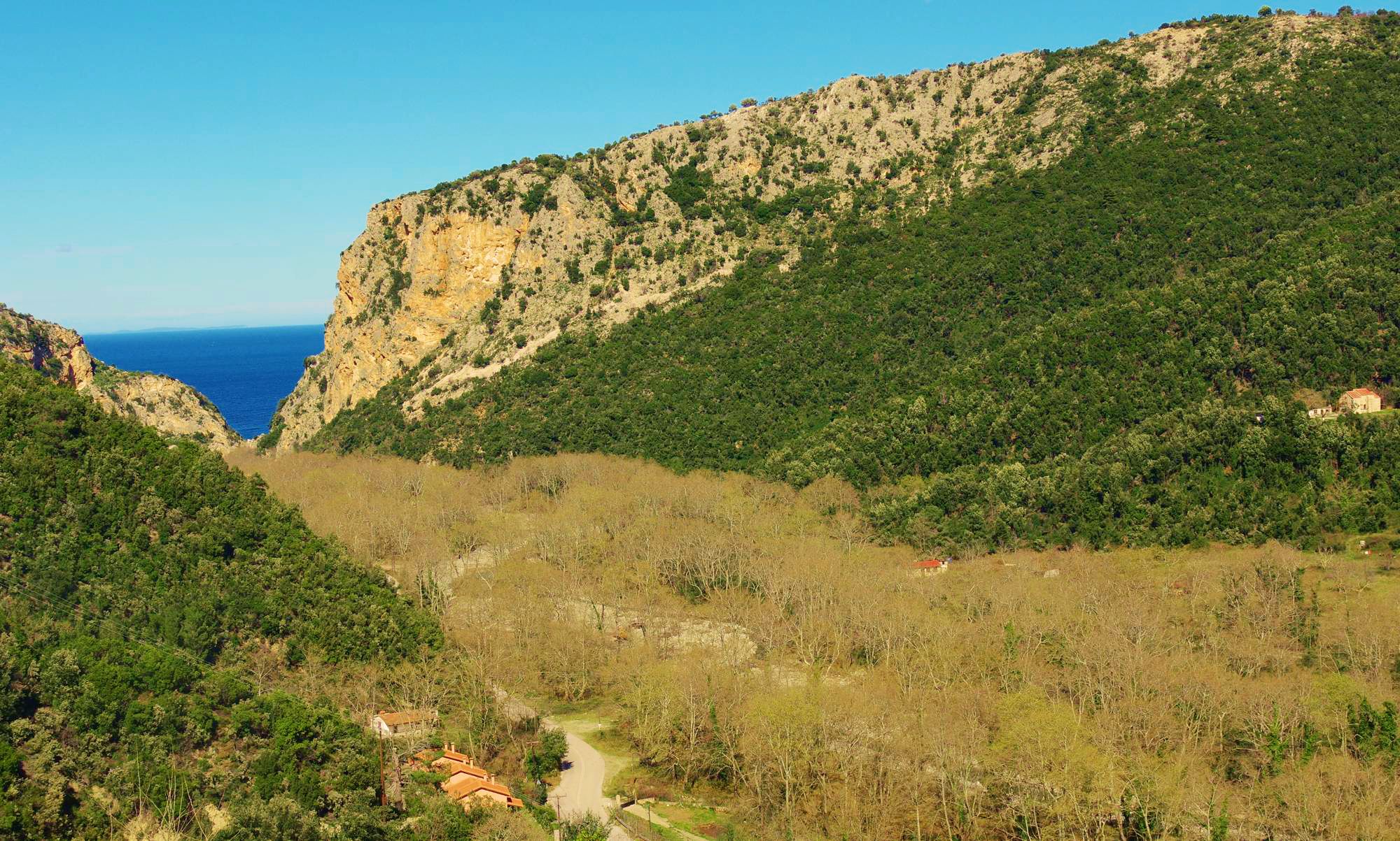 Δίρφυς, Διαδρομή στο Φαράγγι Στροπώνων από το παλιό μονοπάτι