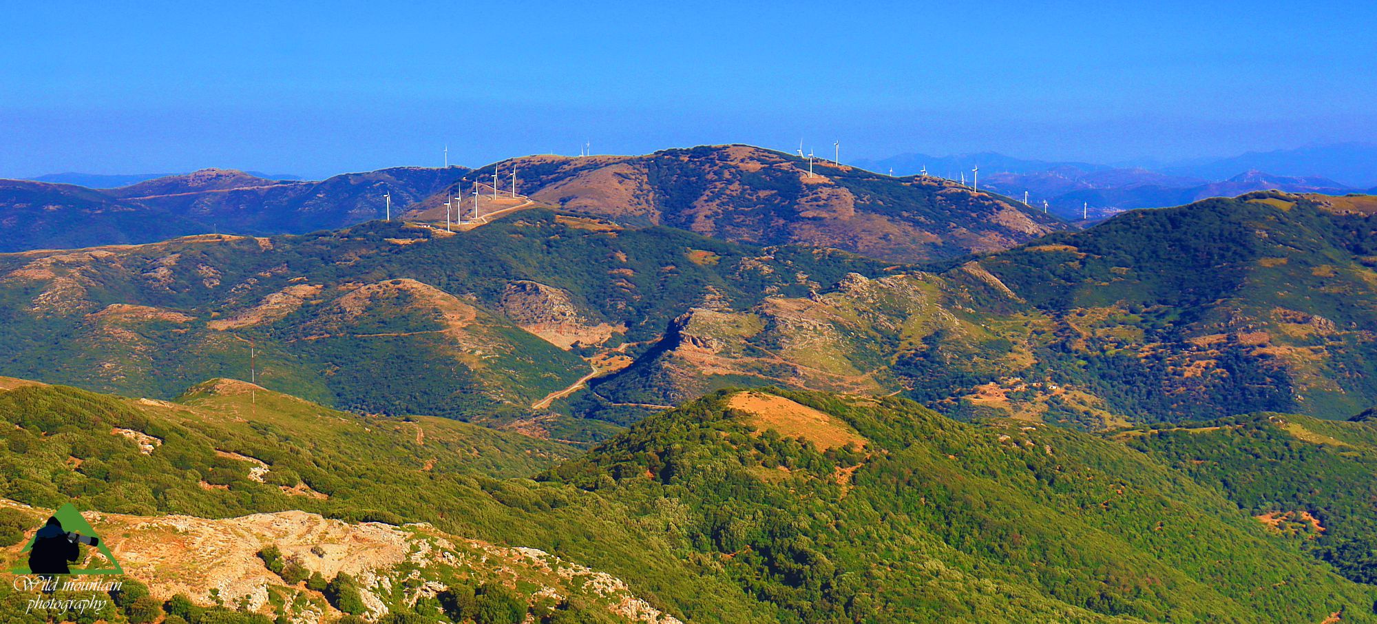 Το όρος Περιστέρι: Η κύρια κορυφογραμμή του βουνού Περιστέρι είναι κατειλημμένη από ανεμογεννήτριες