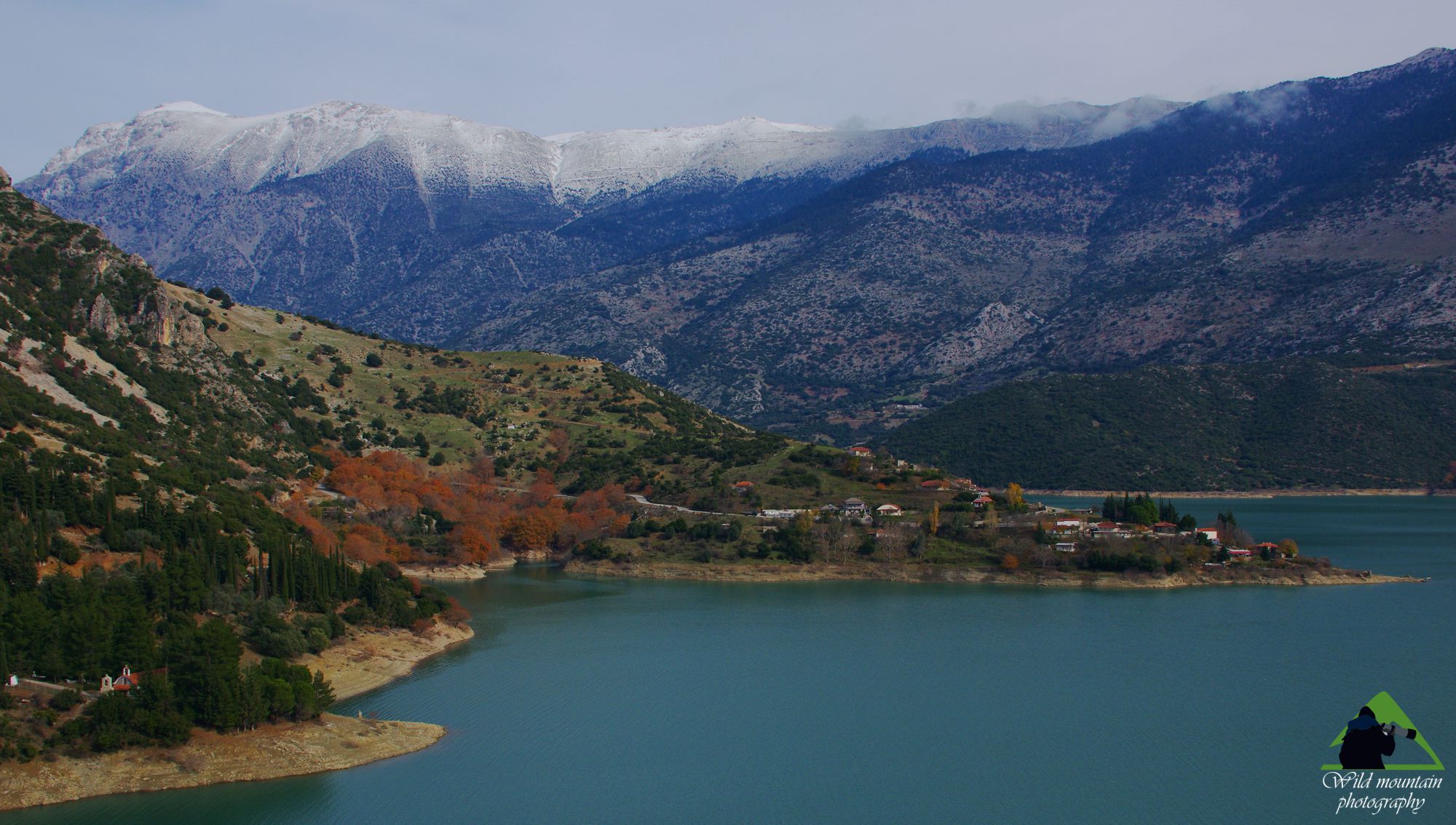 Τεχνητή λίμνη Μόρνου: Το σημερινό Κάλλιο αποτελεί μετεγκατάσταση του παλιού χωριού, του Βελούχοβου
